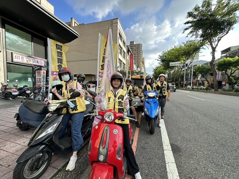 罷免國民黨籍台中市立委江啟臣的公民團體21日下午舉辦機車掃街活動,透過深入大街小巷的宣傳,呼籲鄉親23日務必出門投下同意罷免票。(罷團提供)中央社記者蘇木春傳真 114年8月21日