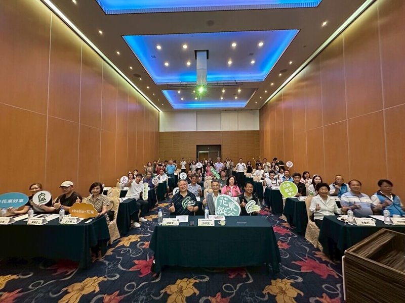 交通部觀光署花東縱谷國家風景區管理處,日前在台東縣池上鄉日暉國際渡假村舉辦「花東縱谷觀光圈聯盟會員大會」,宣布升級為「花東縱谷觀光圈聯盟」,將透過花東縱谷兩地區域觀光資源及兩縣市間觀光效益共享與品牌聯合行銷,提升整體觀光競爭力。(花東縱谷國家風景區管理處提供)中央社記者李先鳳傳真 114年8月21日