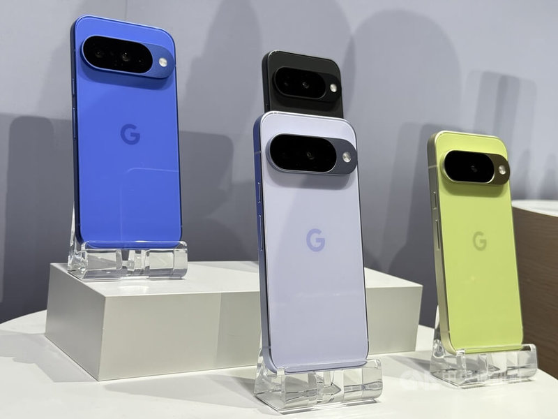 Google 21日舉辦Made by Google在台上市發表會,展示第10代Pixel系列新手機,全面升級3鏡頭相機系統。中央社記者吳家豪攝 114年8月21日