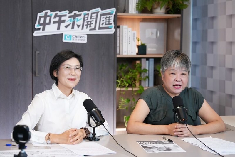民進黨高雄市立委林岱樺(左)21日接受資深媒體人黃光芹(右)訪問時首度談及感情議題,表示在從政前曾有短暫戀情,但全心投入政治工作後,就全心投入民眾服務,無八卦傳聞。(林岱樺辦公室提供)中央社記者蔡孟妤傳真 114年8月21日