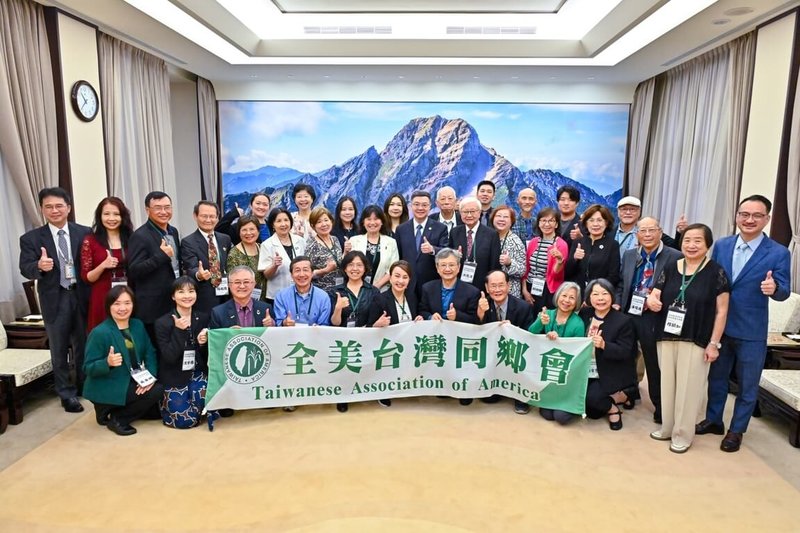 全美各地台灣同鄉會短期內募集美金7.5萬元，投入丹娜絲風災後重建與災民生活扶助。圖為全美台灣同鄉會成員合影。（全美台灣同鄉會提供）中央社記者鍾佑貞華盛頓傳真　114年8月21日