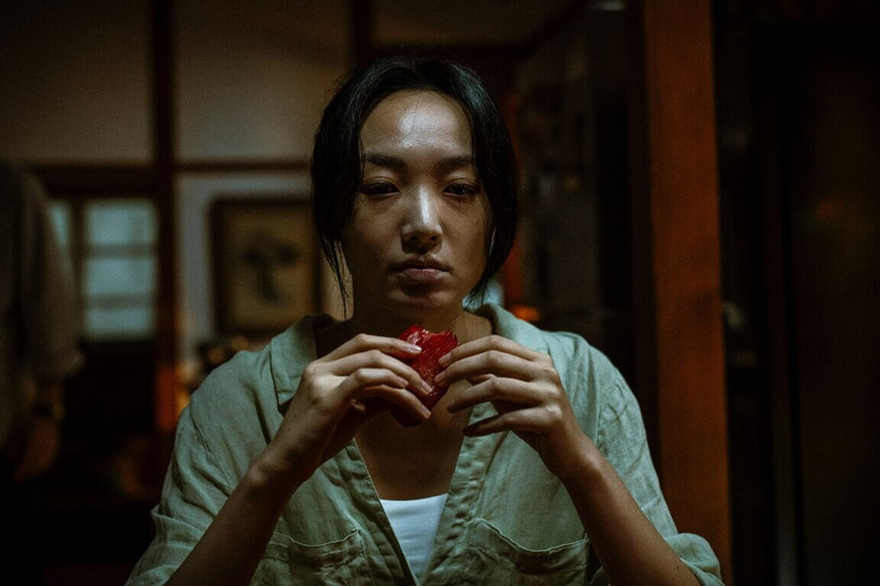 恐怖電影「泥娃娃」10月將在台上映,取材自同名經典童謠,香港女星蔡思韵(圖)片中挑戰詮釋「地表最恐怖孕婦」,得演生吞豬肝、撕咬生肉等劇情。(天予電影提供)中央社記者王心妤傳真 114年8月21日