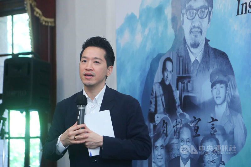 彭明敏文教基金會21日在台北舉行「啟發島嶼的自由之路-彭明敏的主張與行動」特展開幕記者會,總統府副祕書長何志偉(圖)代表總統賴清德出席致意並應邀致詞。中央社記者王騰毅攝 114年8月21日
