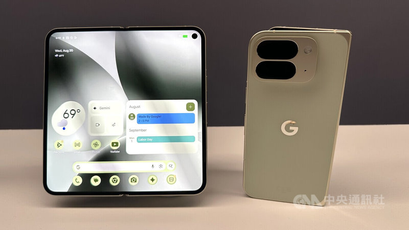 Google新一代摺疊機Pixel 10 Pro Fold。中央社記者張欣瑜紐約攝 114年8月21日