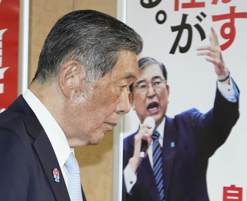 日本自民黨幹事長森山裕（前）是日相石破茂（後）執政的要角。（共同社）