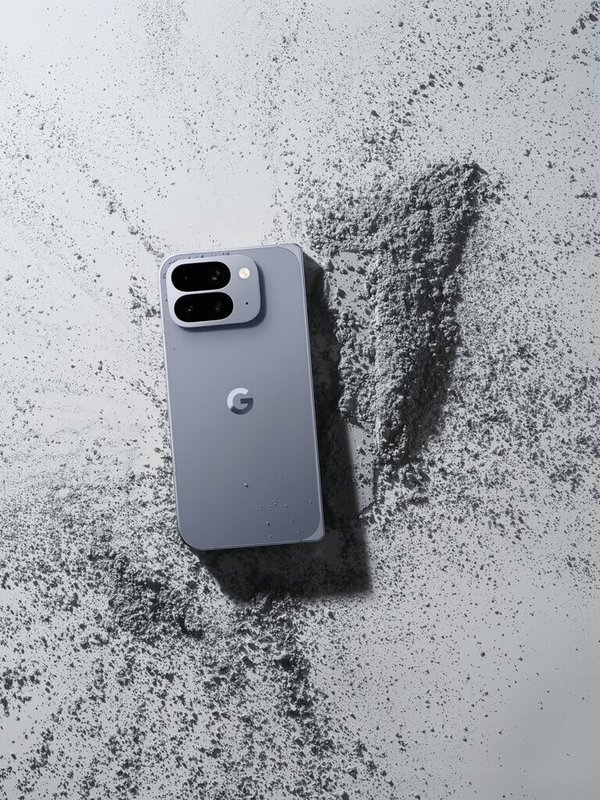 Google發布摺疊機Pixel 10 Pro Fold,台灣販售月岩灰色。(Google提供) 中央社記者張欣瑜舊金山傳真 114年8月21日