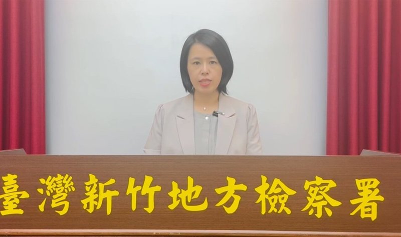 新竹縣竹東鎮發生17歲少年遭擄人勒贖致死案,21日於宜蘭山區尋獲被害人遺體。圖為新竹地檢署主任檢察官蔡宜臻22日說明案情。(新竹地檢署提供)中央社記者郭宣彣傳真 114年8月22日