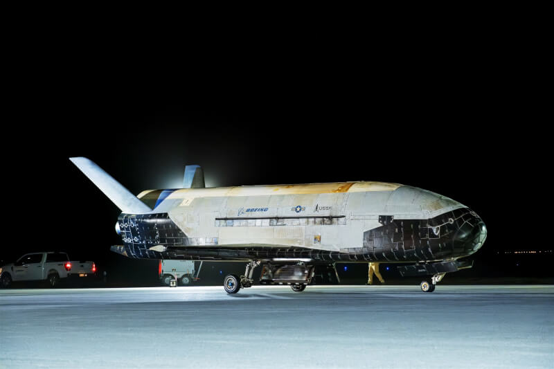 圖為美軍無人太空飛機X-37B。(圖取自美國太空軍網頁spaceforce.mil)