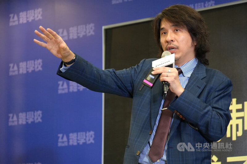 葉丙成22日請辭教育部政務次長一職,並表示這3個月造成社會紛擾,一直覺得非常歉疚。(中央社檔案照片)