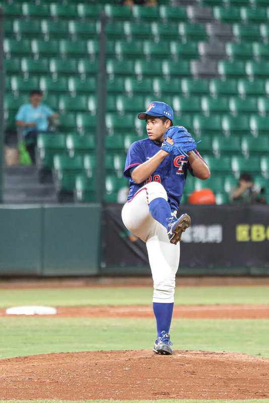 U15亞洲青少棒錦標賽台灣隊22日與日本隊交手,投手胡冠威(圖)先發5局無責失分、投出6次三振,率隊以10比7搶勝,將再與日本隊爭搶冠軍金盃。(中華民國棒球協會提供)中央社記者謝靜雯傳真 114年8月22日