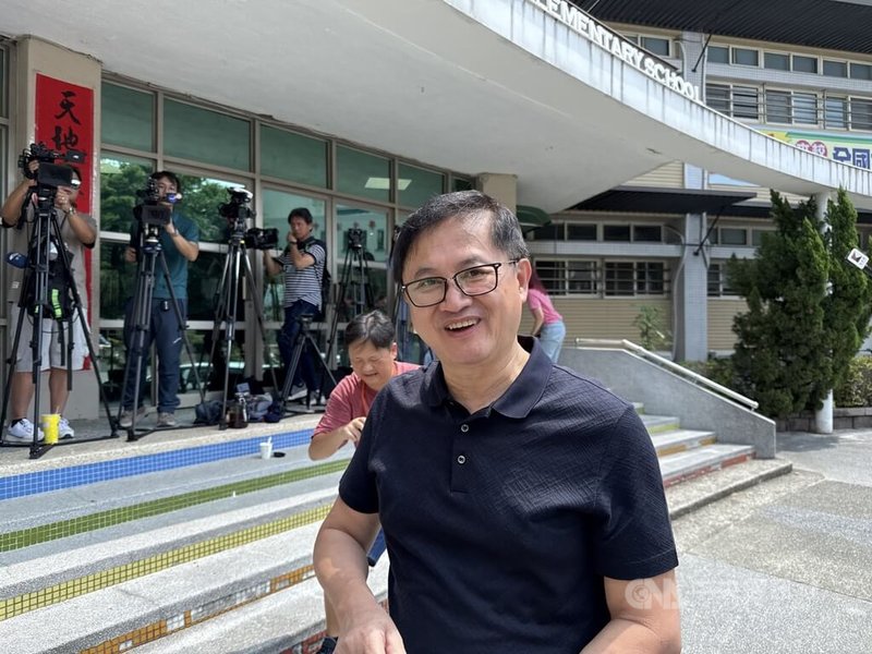 核三重啟公投23日投開票,代工廠和碩董事長童子賢投票前接受媒體採訪說,每一度不排碳的電都很珍貴,缺電是潛在壓力,但是比缺電還要更大、更嚴重的是台灣缺乏不排碳的電。中央社記者吳家豪攝 114年8月23日
