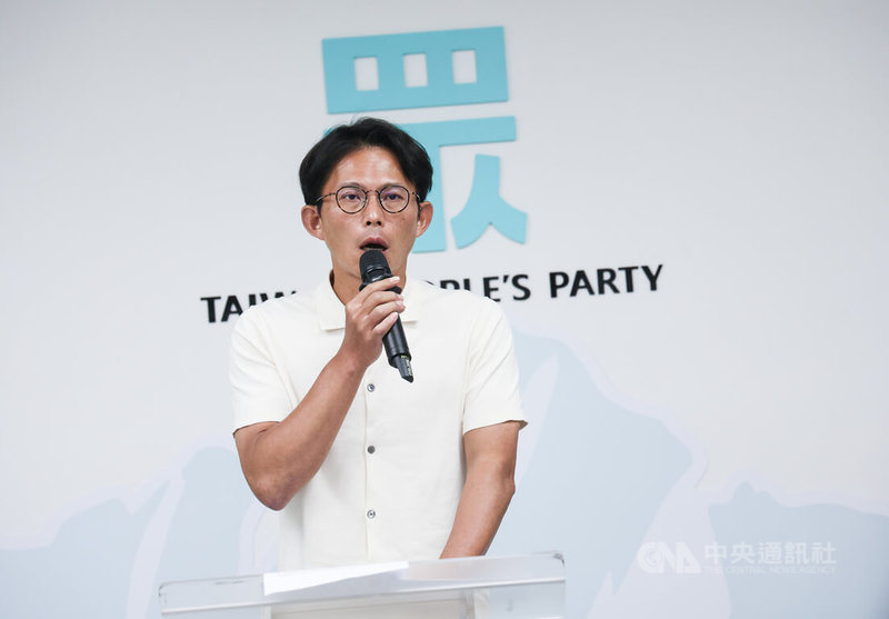 核三延役公投落幕，台灣民眾黨主席黃國昌（圖）23日晚間在中央黨部發表談話並預告，下會期民眾黨團將在立法院推動公民投票法修正，盼打破鳥籠公投並實踐主權在民精神。中央社記者張新偉攝  114年8月23日