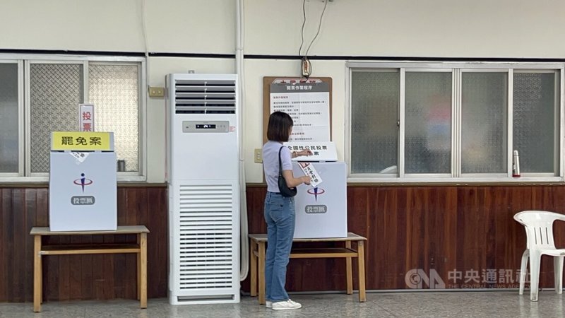 台中第8選區罷免團體領銜人廖芝晏(圖)23日上午前往豐原區舊豐圳活動中心投票。中央社記者郝雪卿攝 114年8月23日