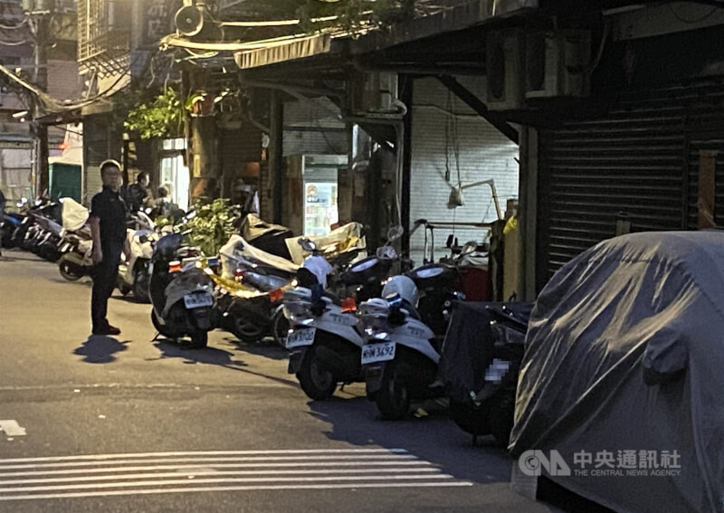 新北市土城區16日傍晚驚傳人倫悲劇，延吉街一對母子發生激烈爭吵，兒子涉嫌持刀砍傷母親後自傷；母親送醫不治，兒子也受傷送醫治療。（請珍惜生命。自殺防治專線（24小時）：0800-788-995；生命線：1995。）中央社記者黃旭昇新北市攝  114年8月16日