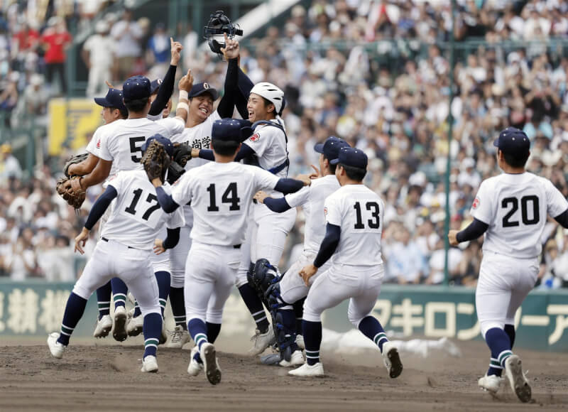 沖繩尚學23日擊敗西東京代表日大三高校，奪得校史首座夏季甲子園冠軍。（共同社）