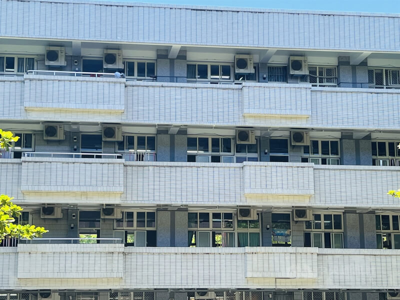 行政院23日表示，明年度各地方政府統籌分配稅款將大幅增加4165億元，各地方政府已有充足財源支應辦理教育等事項，對於轄區內學校水電費補助，也應該回歸到各縣市政府。（中央社檔案照片）