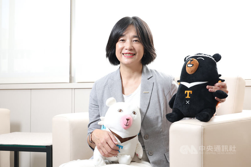 觀光署長陳玉秀來自業界,她接受中央社專訪時表示,希望公民協力推動觀光,例如台灣有很多品牌行銷國際,仍然很多人不知道那是台灣品牌,因此要強調民間合作,深化國際連結,未來也會更積極參與國際組織,讓國外知道台灣做得這麼好。中央社記者翁睿坤攝 114年8月24日