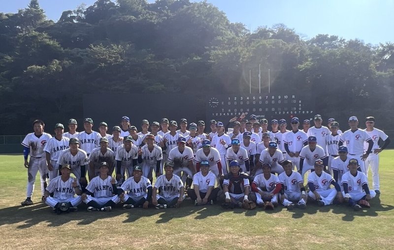 亞洲棒球錦標賽9月將在中國舉行，台灣培訓隊赴日本移地訓練，24日與關東學院交流賽，培訓隊投打發揮，終場以9比0獲勝。圖為兩隊合影。（中華民國棒球協會提供）中央社記者謝靜雯傳真　114年8月24日