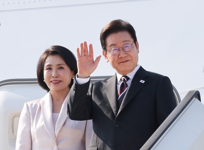 南韓總統李在明夫婦24日搭機前往美國。(韓聯社)