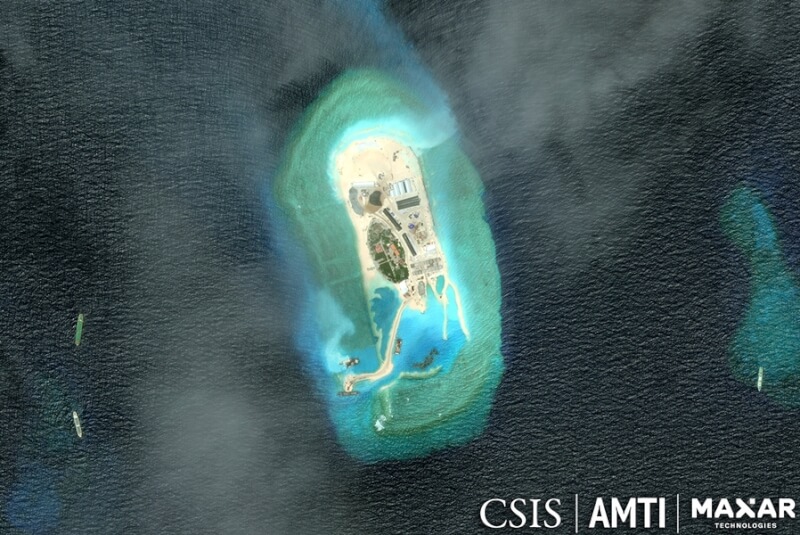 衛星圖像顯示,越南今年初以來在南沙群島8個島礁開始進行填海造陸擴建工程。(圖取自x.com/AsiaMTI)