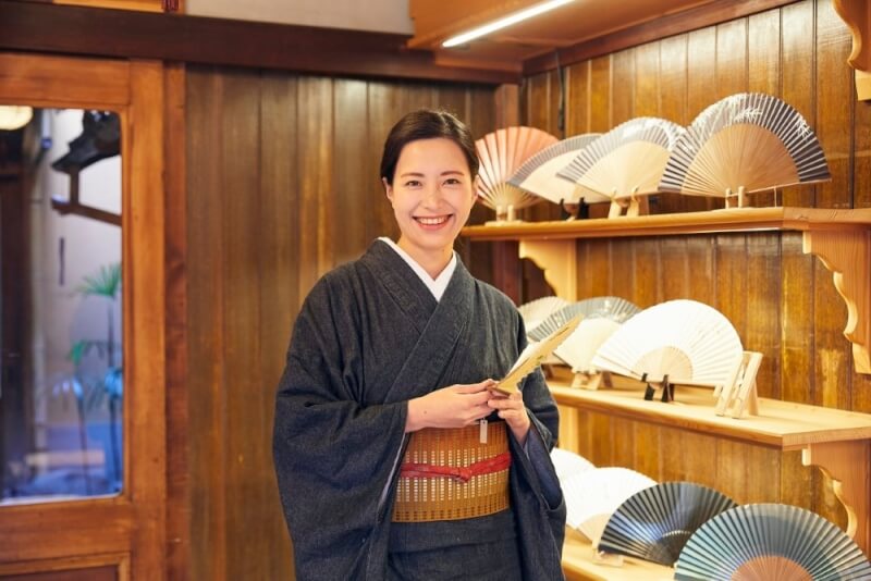 日本京都扇子舖「大西常商店」社長大西里枝22日去世。(圖取自facebook.com/JapanGov)