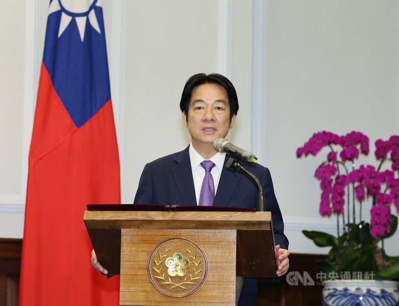 總統賴清德(圖)25日接見全國十大傑出農業專家,並在致詞時提到,面對美國新的關稅政策,政府已經提出新台幣180億元農漁業支持方案,從金融支持、提升產業競爭力、開拓多元市場等3大面向、6大措施,提供從生產到外銷等各種不同層面的協助,也讓台灣的農業能夠持續進步。中央社記者郭日曉攝 114年8月25日