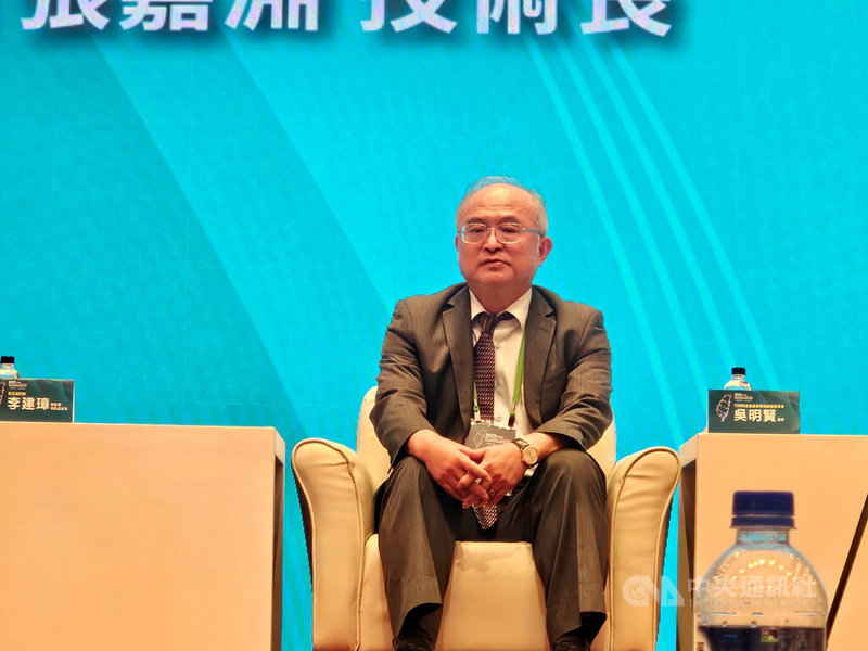 台大醫學院長吳明賢(圖)25日出席行政院生技產業策略諮議委員會議,進行主題演講,他表示,數據及數位科技驅動的健康革命已來臨,台灣擁有推動核心優勢,分別為醫療軟實力、科技硬實力、完整健保資料庫、樞紐位置及語言優勢。中央社記者陳婕翎攝 114年8月25日