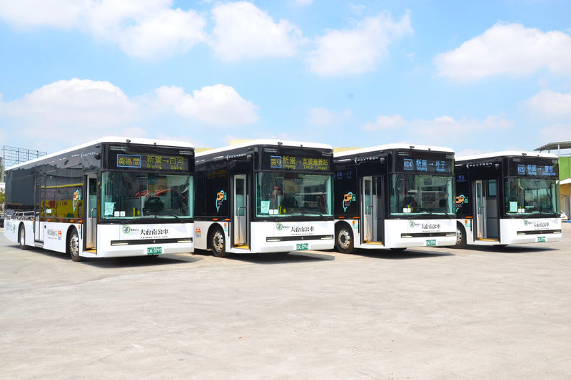 台南市政府輔導客運業者汰換車輛,新營客運近期採購10輛電動公車,已有4輛上線服務。(台南市政府提供)中央社記者楊思瑞台南傳真 114年8月25日