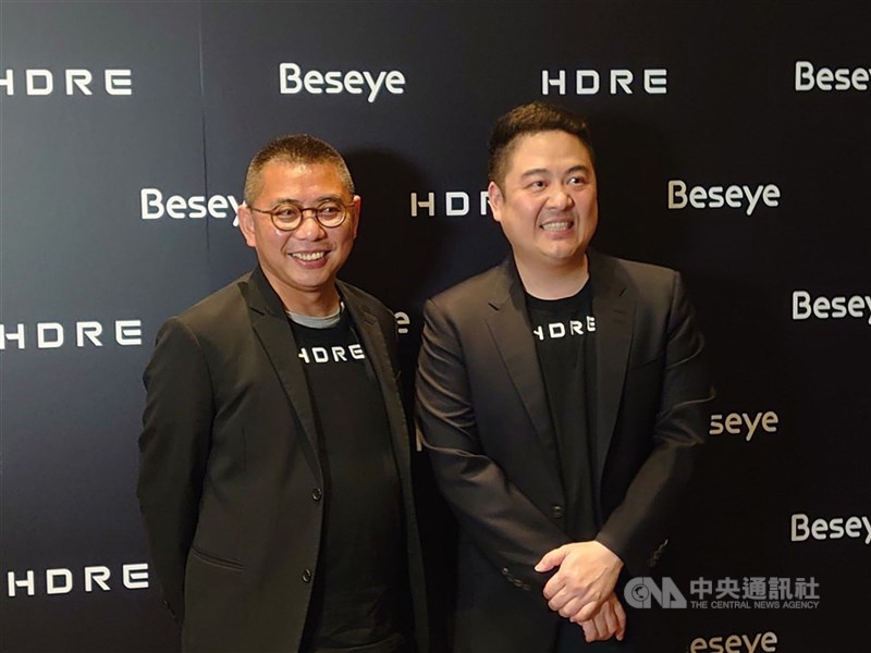 圖為泓德能源總經理周仕昌(左)。 (中央社檔案照片)