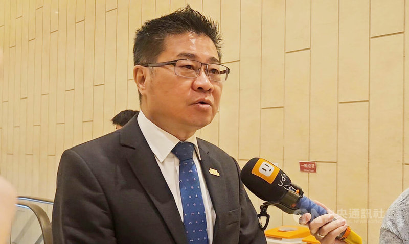 內閣改組傳出衛福部長邱泰源拒請辭。衛福部政務次長呂建德（圖）25日受訪表示，邱泰源的努力各界有目共睹，非常多醫界人士與團體都表態支持邱泰源，相信執政團隊都會做最好的安排。中央社記者陳婕翎攝　114年8月25日