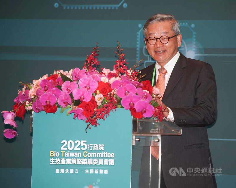 行政院政務委員吳誠文(圖)25日表示,114年行政院將成立健康數據服務公司,希望帶動民間產業推動健康數據的服務應用。中央社記者謝佳璋攝 114年8月25日