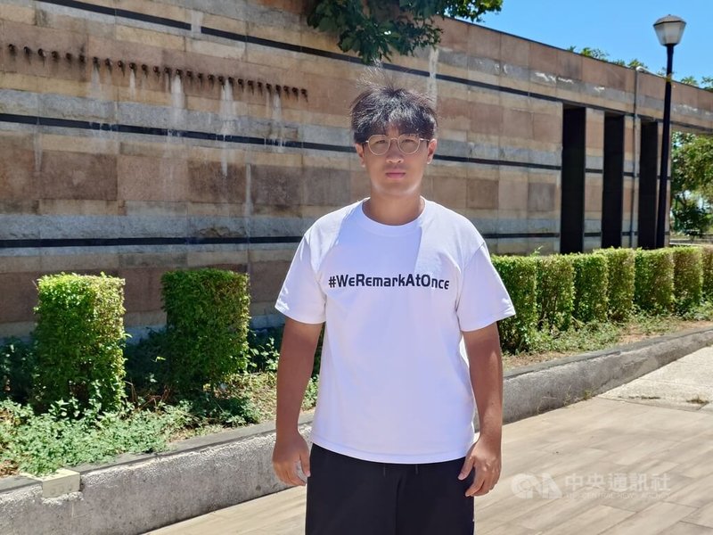 馬祖高中棒球隊長曹耀文（圖）曾歷經全隊只剩3人困境，但他仍不放棄棒球夢，努力湊齊9名隊友、恢復練球，校方今年再招來8名球員，讓他看見贏球的機會。中央社記者潘欣彤攝　114年8月26日