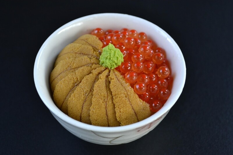 海膽蓋飯示意圖。（圖取自Pixabay圖庫）