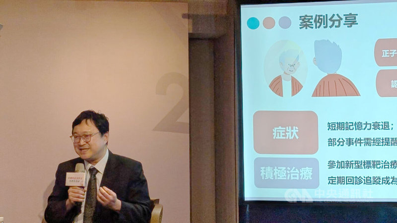 雙和醫院失智症中心顧問、台北醫學大學醫學院長胡朝榮26日分享自己曾診治1名男性退休工程師,多年前開始不少事情要有人提醒才會記得,且會為各樣小事頻繁重複提問,就醫才發現原來已是輕度認知障礙。中央社記者曾以寧攝 114年8月26日
