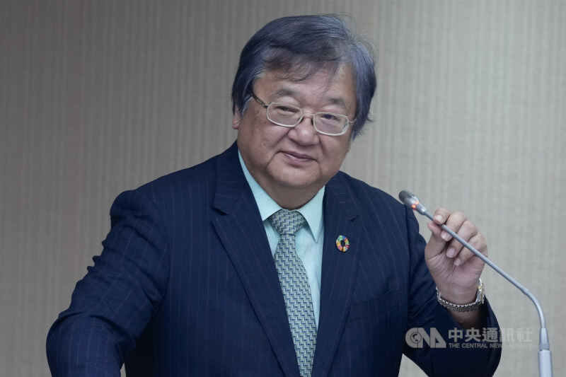 外傳衛生福利部長邱泰源26日下午已在打包準備走人,但衛福部透過簡訊表示,「絕無此事」。(中央社檔案照片)