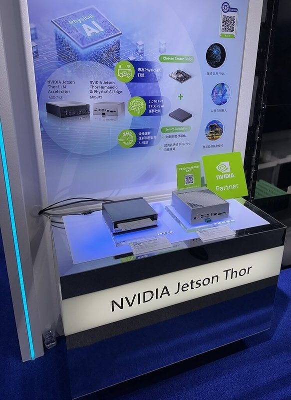 在今年8月舉辦的台北自動化大展上,工業電腦廠研華展示與輝達(NVIDIA)合作的機器人超級大腦Jetson Thor平台。(研華提供)中央社記者吳家豪傳真 114年8月26日