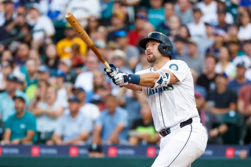 MLB西雅圖水手重砲拉利（圖）25日擊出陽春全壘打，成為大聯盟史上第2位單季擊出50支全壘打的左右開弓打者。（路透社）