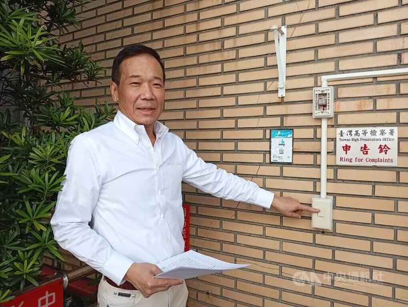 國民黨台北市議員鍾小平（圖）認為內政部長劉世芳與教育部長鄭英耀的「一邊一國」言論毀憲亂政，27日到台灣高等檢察署告發劉世芳、鄭英耀涉犯內亂罪。中央社記者謝幸恩攝 114年8月27日