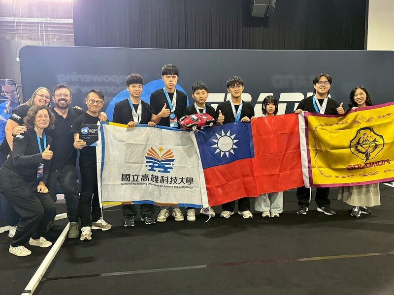 世界氫能車競賽Hydrogen Grand Prix(H2GP)世界總決賽21至27日在德國舉辦,國立高雄科技大學所羅門燃料電池車隊首次代表台灣出征,勇奪銀牌。(國立高雄科技大學提供)中央社記者蔡孟妤傳真 114年8月27日