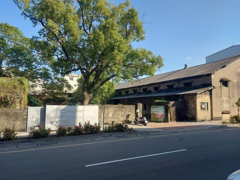 客家委員會專案審查114年度客庄創生環境營造計畫結果出爐,苗栗縣「歷史建築原台灣省糧食局苗栗倉庫二期修復工程」(圖)等4案獲核定。(苗栗縣政府提供)中央社記者管瑞平傳真 114年8月27日