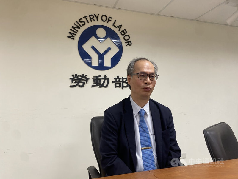 立法院社會福利及衛生環境委員會27日到勞動部考察「勞動部業務及所屬各基金運用情形」,勞動部次長陳明仁會後向媒體說明考察狀況,包含就安基金檢討落實情形。中央社記者吳欣紜攝 114年8月27日