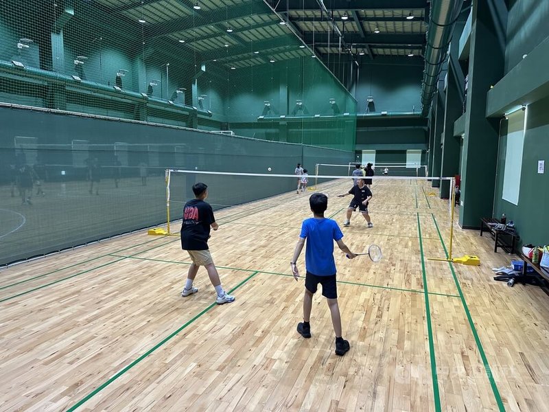 台中市豐原國民暨兒童運動中心25日起至31日試營運,館內設施多元,有游泳池、健身房、親子探索基地等,並設有兒童球場。中央社記者趙麗妍攝 114年8月27日