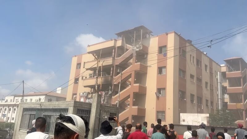 以色列軍隊襲擊加薩的納瑟醫院造成至少20人身亡。(路透社)