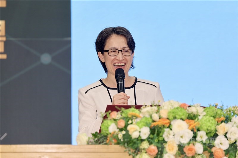 副總統蕭美琴27日出席第11屆台灣保險卓越獎頒獎典禮,致詞時提到,保險是備援、不只是一張合約,更是風險來臨時支撐家庭的力量。(中央社檔案照片)