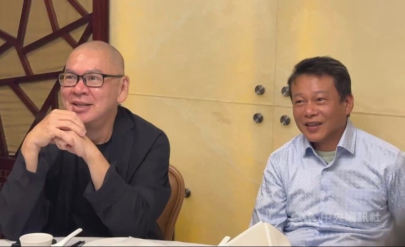 導演蔡明亮(左)的8部作品近日在舊金山灣區放映,他26日與演員李康生接受華文媒體訪問,談到電影和AI。中央社記者張欣瑜舊金山攝 114年8月27日