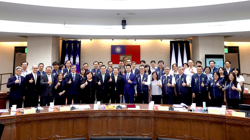 考試院副院長許舒翔等人27日拜會台北市政府,共同討論公務人力運用與制度調整。(考試院提供)中央社記者賴于榛傳真 114年8月27日