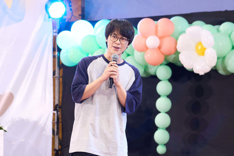 政治大學28日發布新聞稿,知名YouTuber、經濟系校友 HowHow(圖)在「超政新生定位營」中分享經驗,勉勵學弟妹勇於探索和嘗試,並好好認識朋友、享受大學生活。(政大提供)中央社記者陳至中台北傳真 114年8月28日