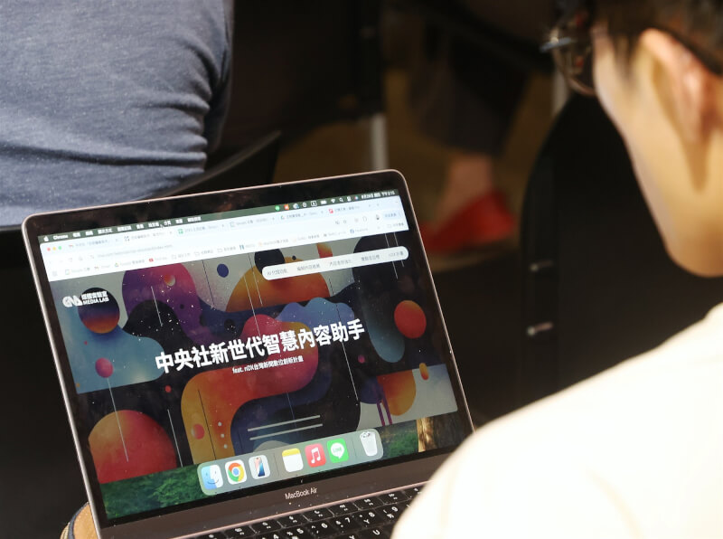 中央通訊社28日在台北舉辦新聞業專用AI Agents「志明編輯助手」成果發表會,邀請國內多所傳播科系師生試用,交流AI在新聞業應用的經驗與想法。中央社記者郭日曉攝 114年8月28日