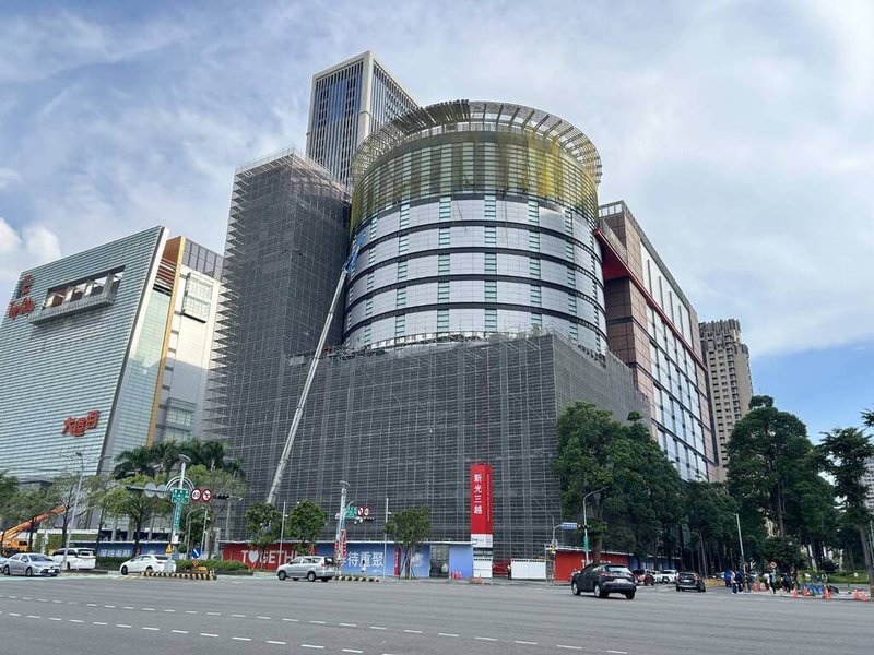 台中新光三越百貨氣爆後停業至今,都發局29日公布相關使用計畫書及進貨人員安全防護計畫已同意備查,預計9月5日起進行分樓層分批進貨及相關管制作業。(台中市政府提供)中央社記者郝雪卿傳真 114年8月29日