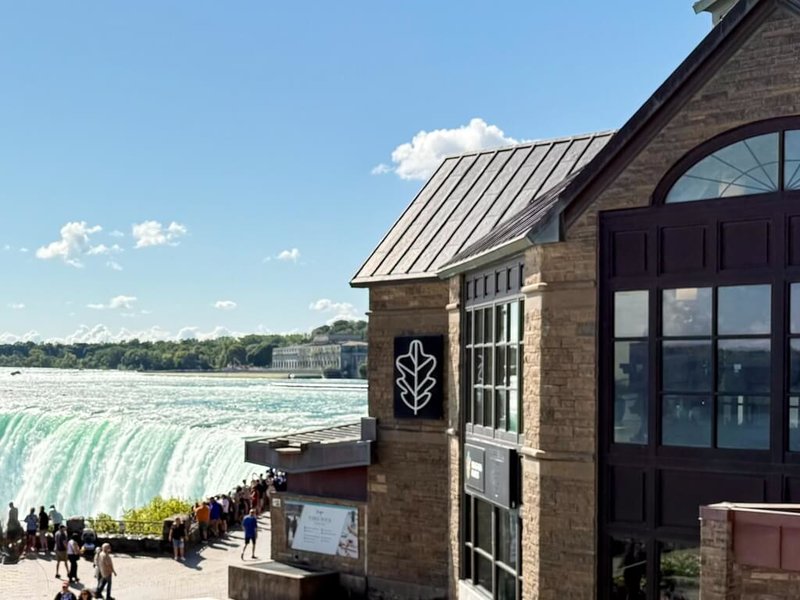 體感設備廠智崴在加拿大尼加拉大瀑布公園打造的飛行劇院Niagara Takes Flight 29日正式對外營運,圖為座落於尼加拉大瀑布旁的桌岩迎賓中心。(智崴提供)中央社記者吳家豪傳真 114年8月29日